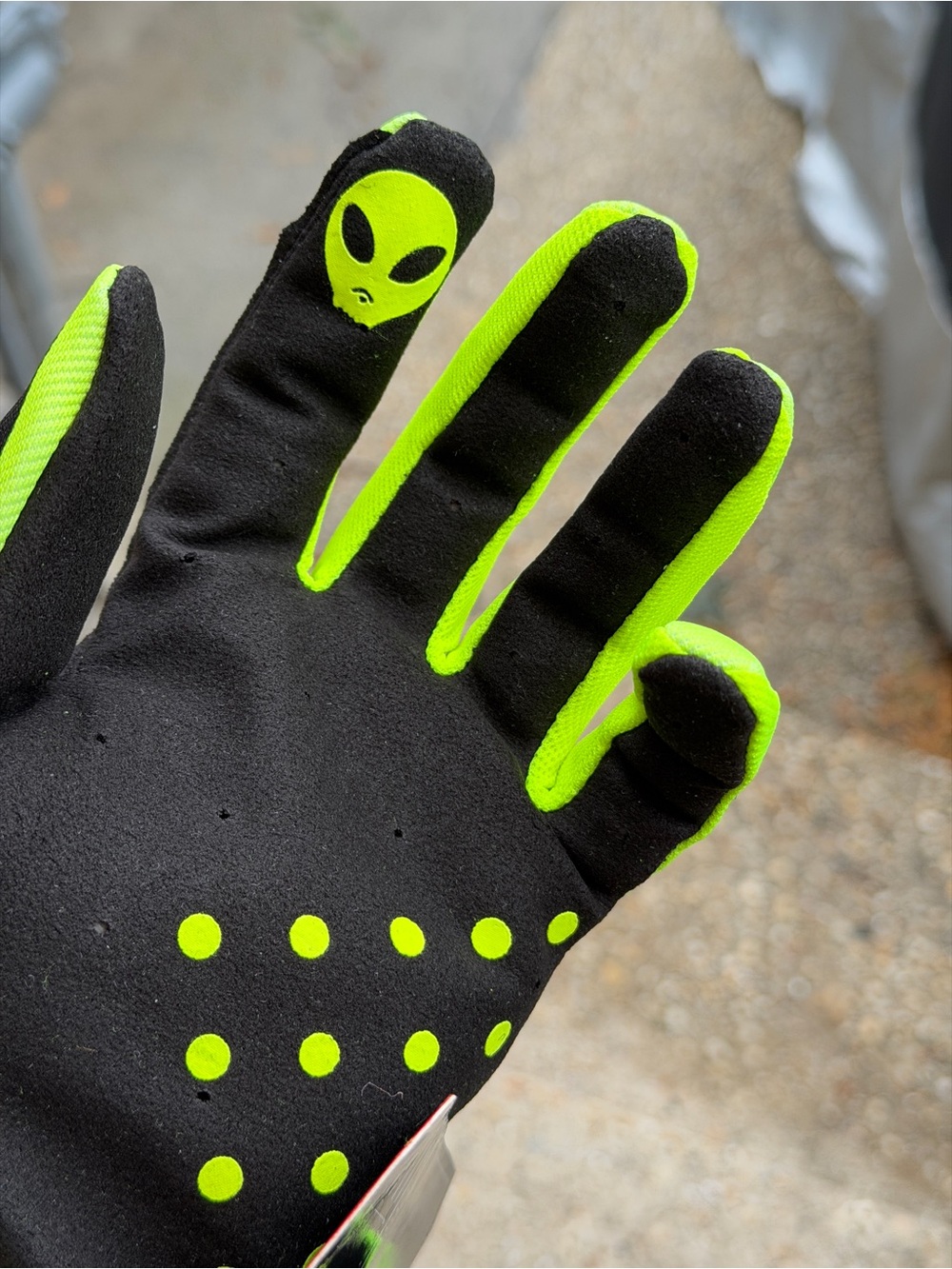 Gloves - Picture 8 of 9